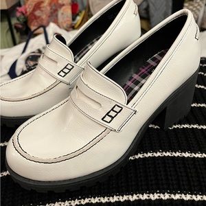 Dirty Laundry Women2.5 inch wedge shoes size 8.5 medium width. Brand New